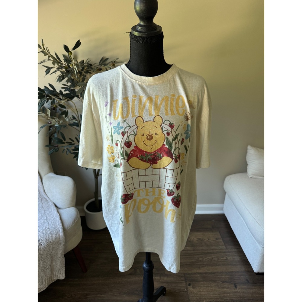 Disney Winnie the Pooh Strawberry Basket Graphic T-Shirt Cream XL Cottagecore